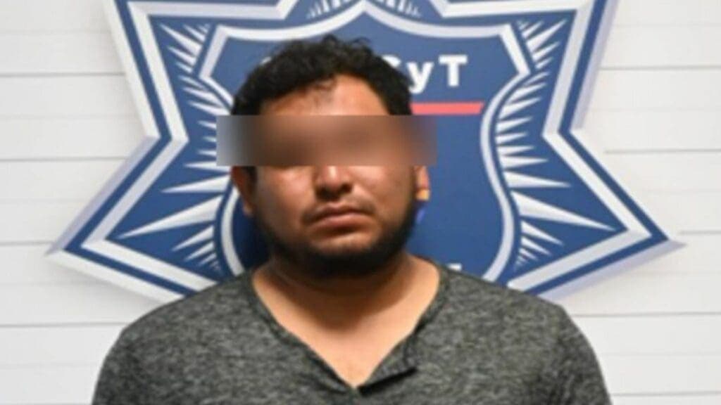 Detienen a un sujeto por violencia intrafamiliar en la 249 de Cancún