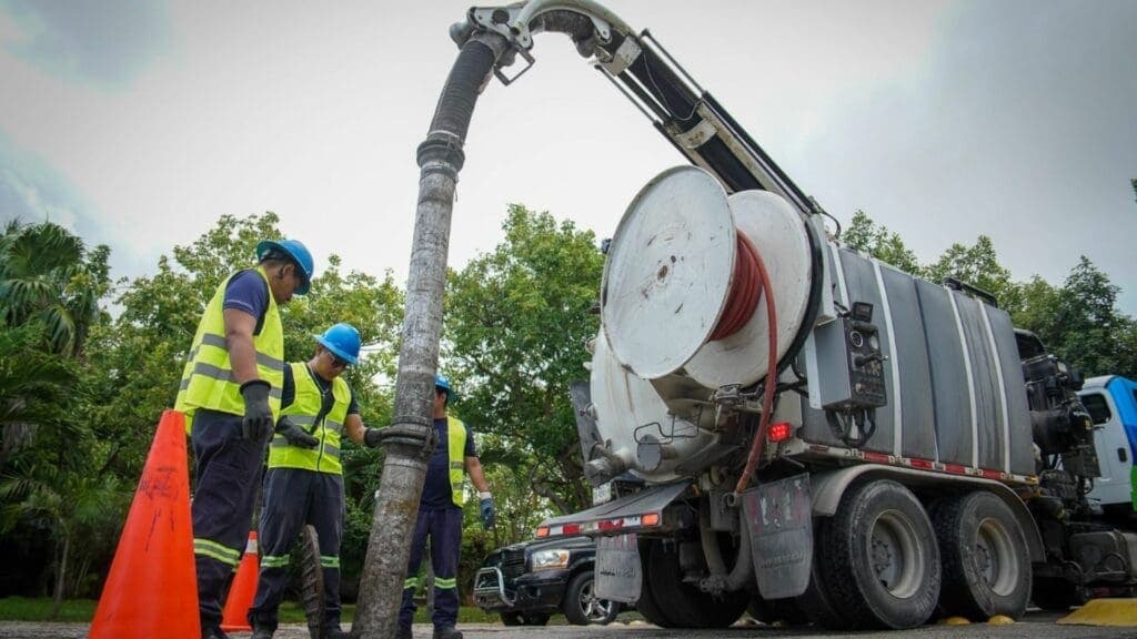 Ante la temporada de lluvias, refuerza Aguakan el uso adecuado del drenaje sanitario y pluvial