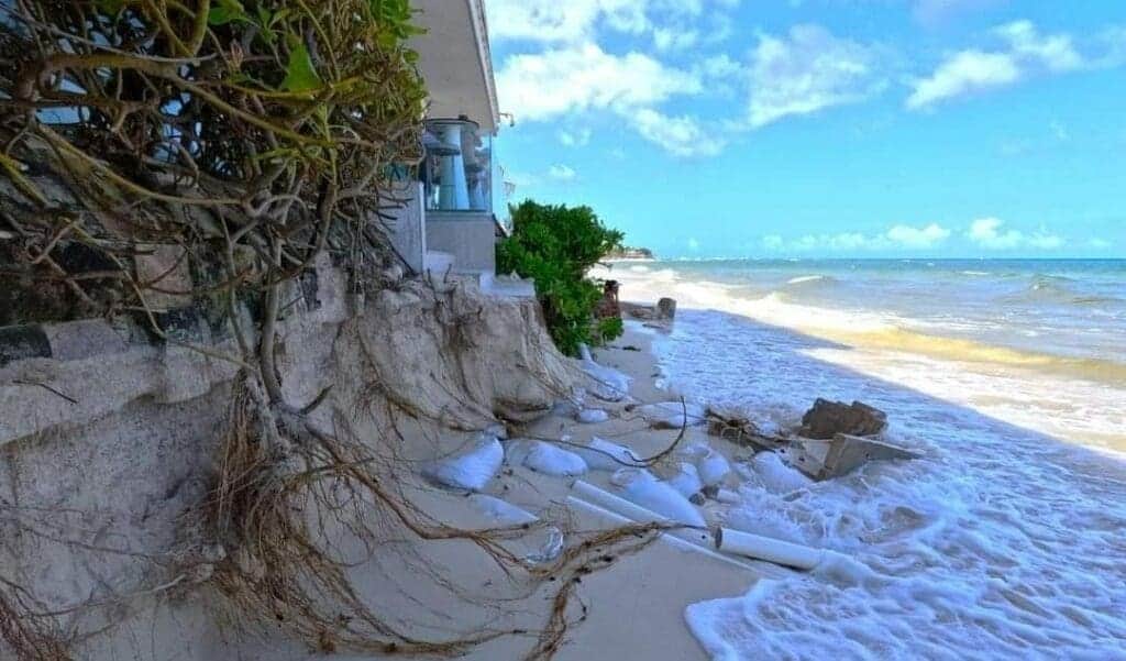 Persiste la erosión en costas de Playa del Carmen por mal tiempo y mareas altas