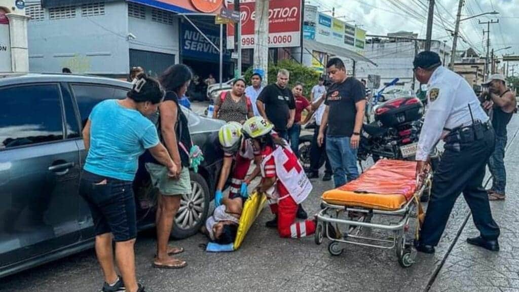 Atropellan a mujer que llevaba a su bebé en brazos en Cancún; conductor fue detenido