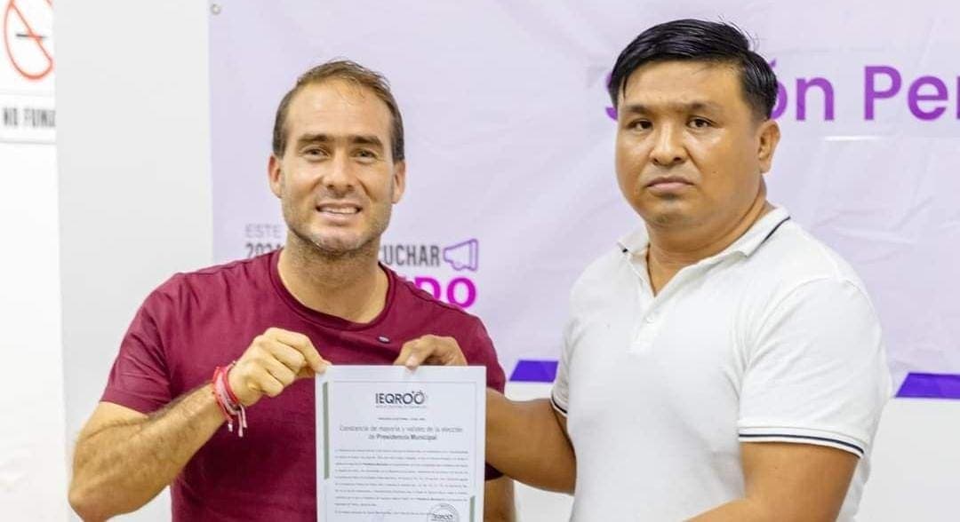 Recibe Diego Castañón Trejo su constancia como presidente municipal electo de Tulum