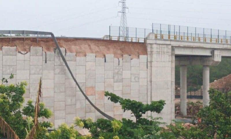 Cae recubrimiento de puente que cruza el Tren Maya en Maxcanú, Yucatá