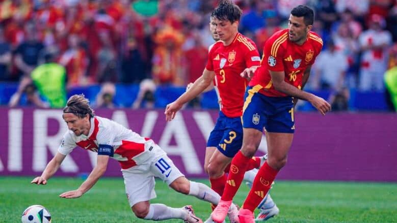España muestra su poderío al golear 3-0 a Croacia en su estreno en la Eurocopa