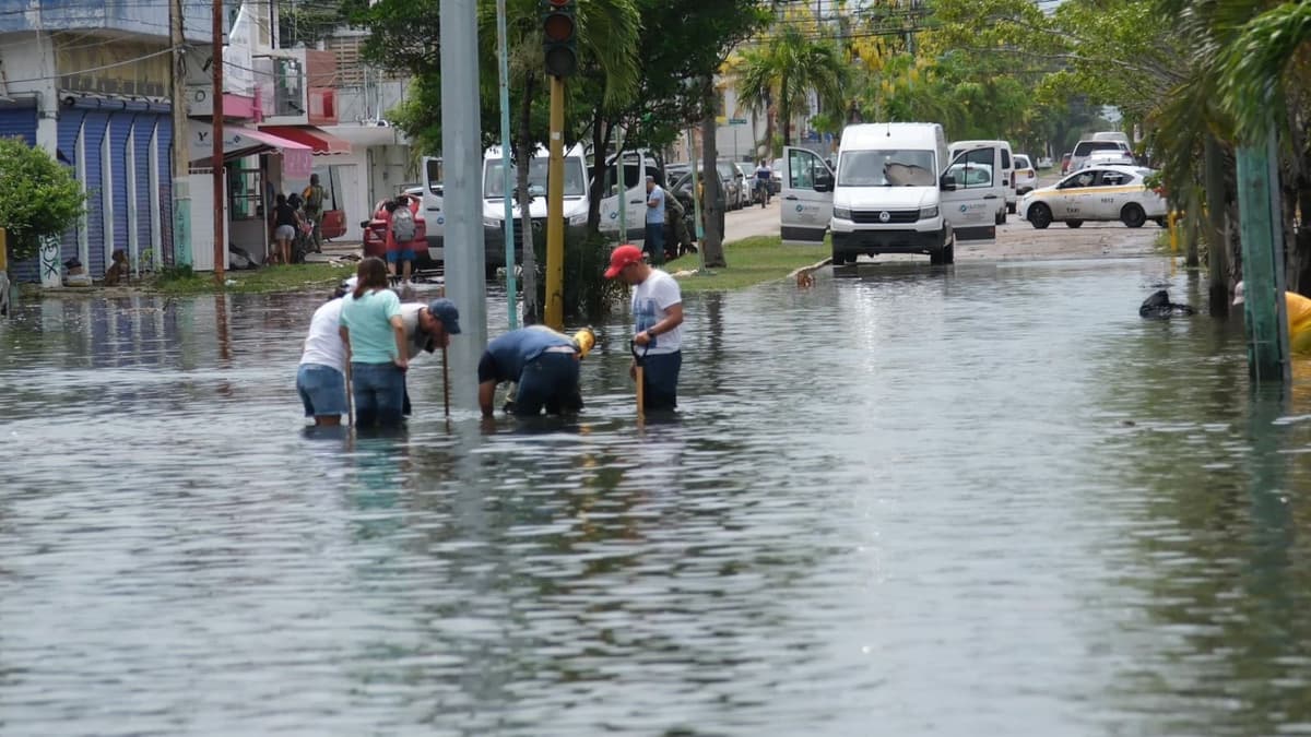 Autoridades de Quintana Roo vigilan dos zonas de baja presión que podrían evolucionar en los próximos días