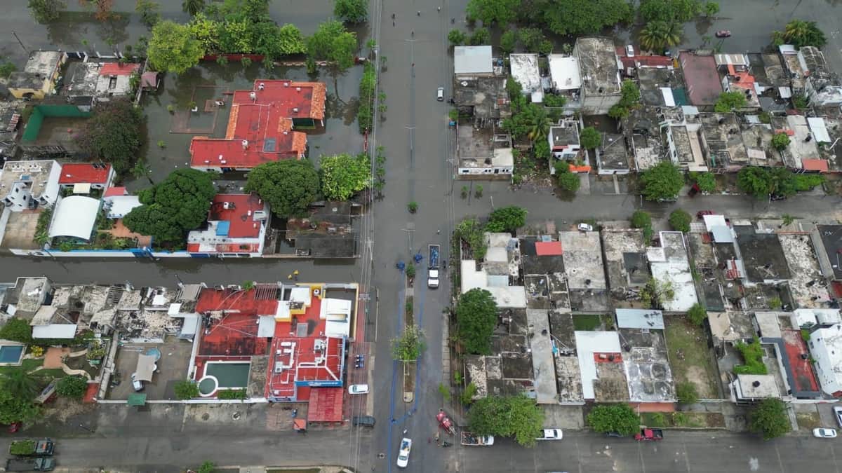 Continúa entrega de víveres a damnificados por inundaciones en Chetumal y limpieza de calles: Mara Lezama
