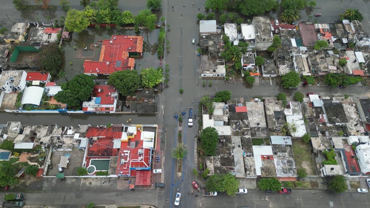 Continúa entrega de víveres a damnificados por inundaciones en Chetumal y limpieza de calles: Mara Lezama