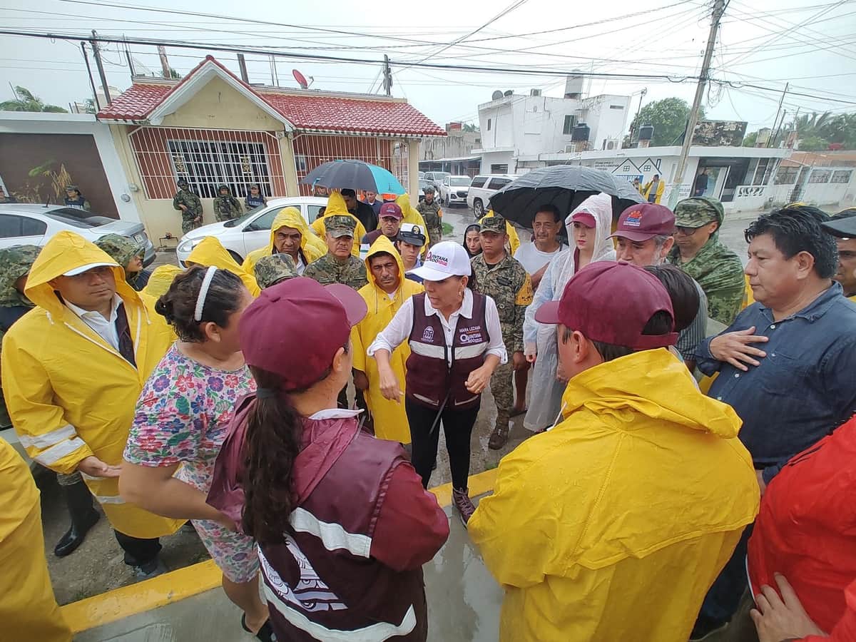 Continúa Mara Lezama atendiendo las colonias afectadas por las lluvias en Chetumal