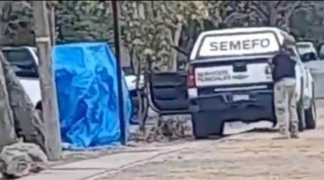 Reportan balazos en Apatzingán, Michoacán; hallan un cuerpo dentro de un vehículo