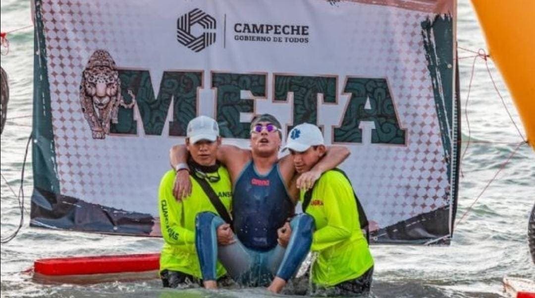 Reportan 20 nadadores desmayados durante competencia de aguas abiertas en Campeche
