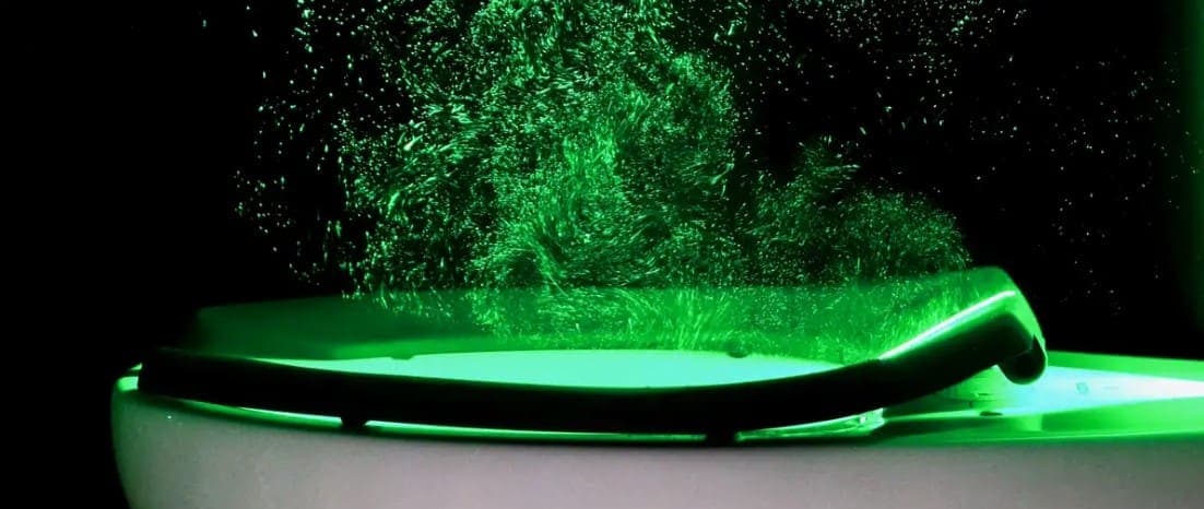 Video: “Jalarle” a un inodoro podría contaminar hasta tu cepillo de dientes