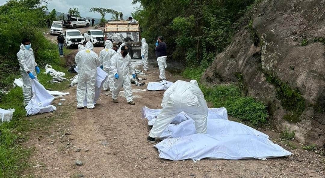 Hallan 19 cuerpos sin vida dentro de un camión de volteo en La Concordia, Chiapas