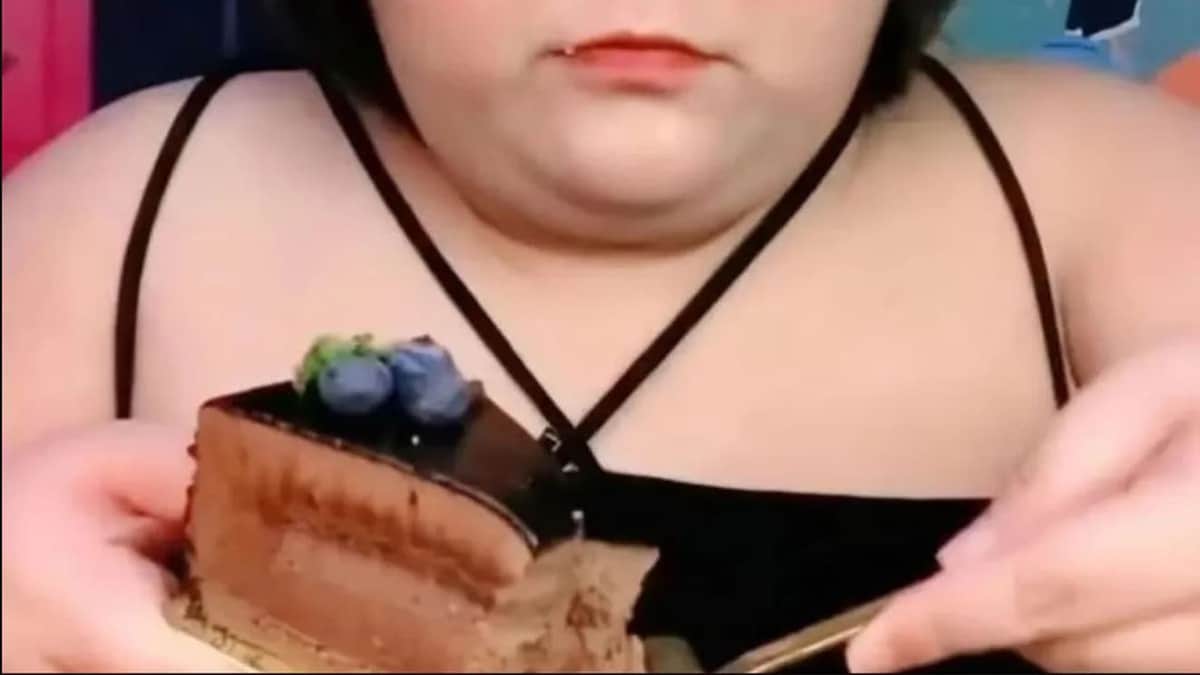 Muere una influencer china por cumplir otro reto viral; ahora, por comer 10 horas seguidas