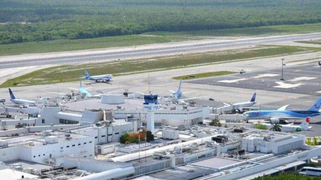 Cancelan 284 operaciones en el Aeropuerto Internacional de Cancún por Huracán Beryl