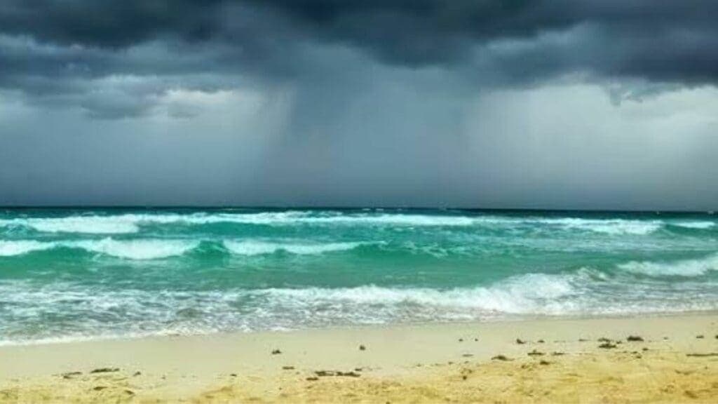 Pequeños hoteles de Playa del Carmen sí han sufrido cancelaciones debido al huracán "Beryl"