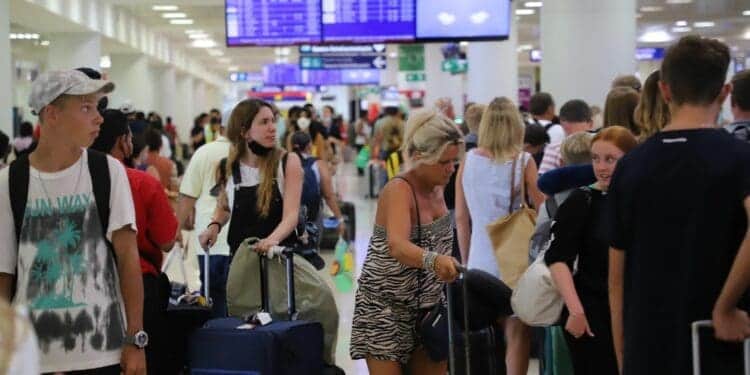 Recibirá Quintana Roo al huracán Beryl con alrededor de 400 mil turistas