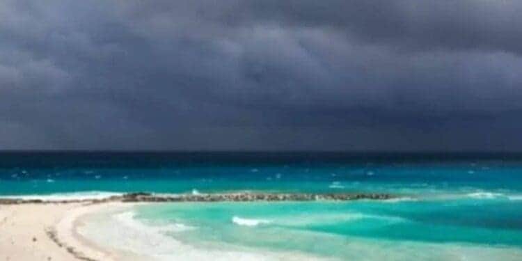 Poder Judicial, guarderías del IMSS, parques y navieras suspenden actividades por "Beryl"