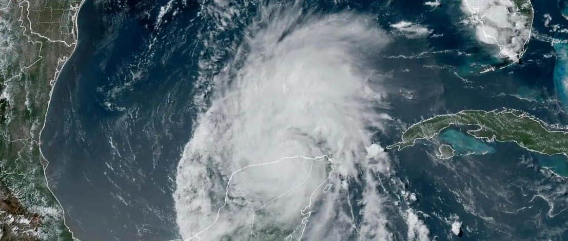 NHC pronostica que Beryl se fortalecerá antes de impactar la costa de Texas