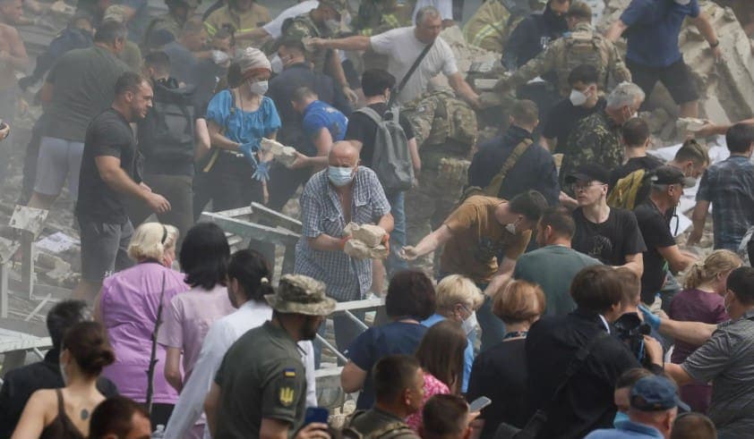 Al menos 36 muertos deja ataque de Rusia contra Ucrania, incluido un hospital infantil en Kiev