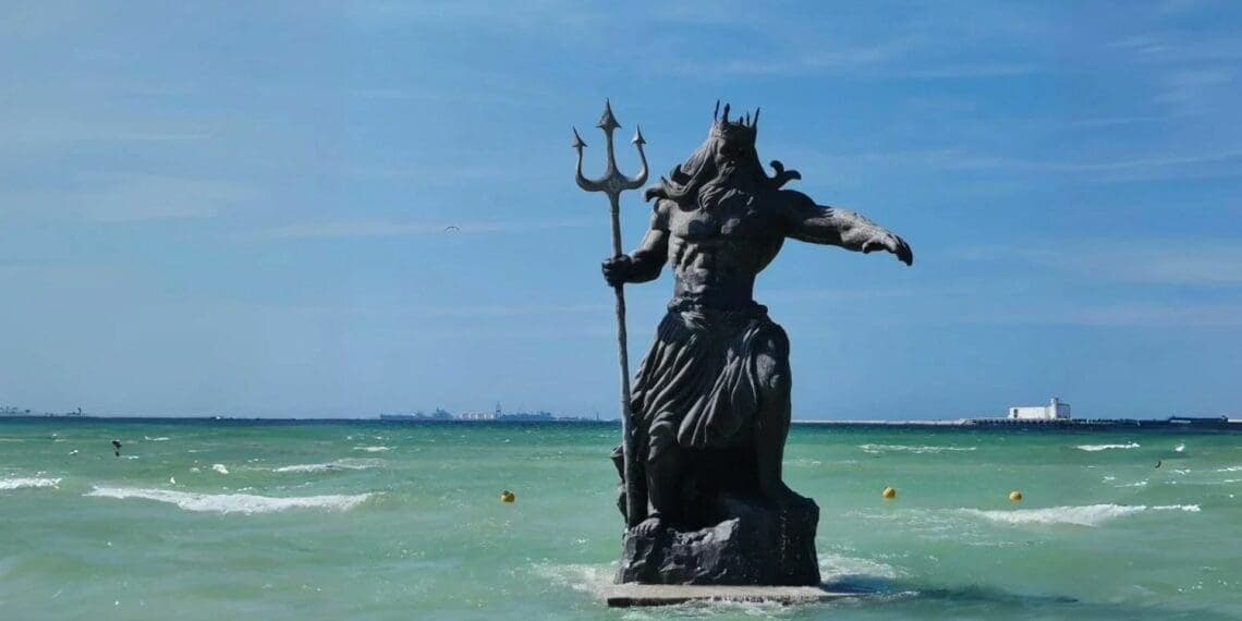 Presentan demanda contra estatua de Poseidón en Progreso, Yucatán