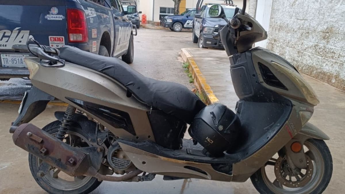 Autoridades de Solidaridad recuperan motocicleta con reporte de robo