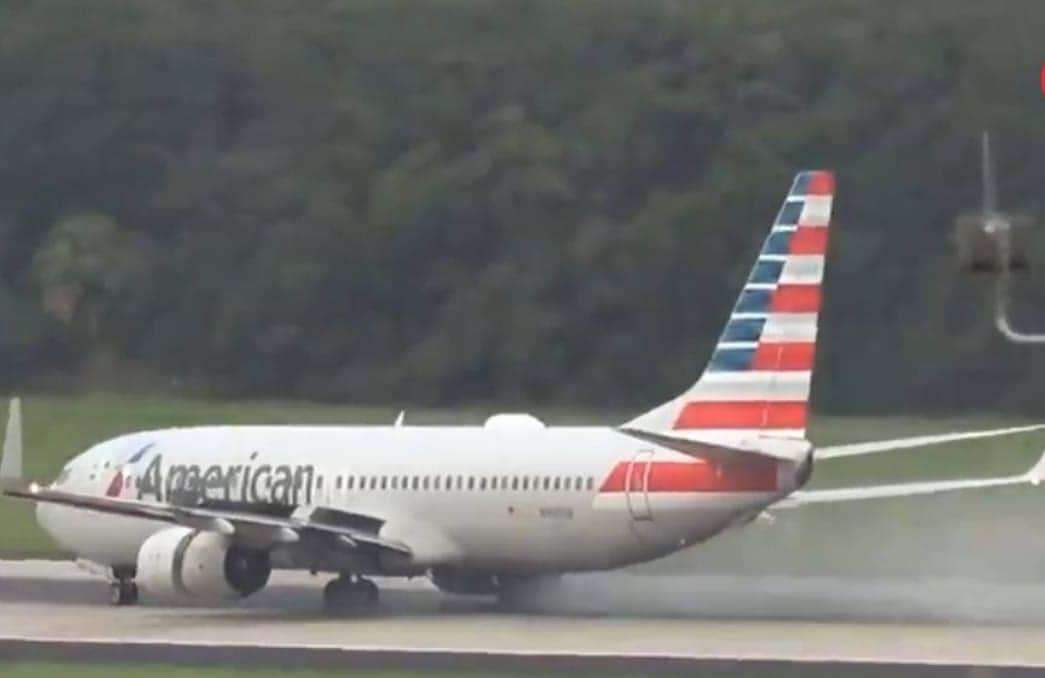 VIDEO: Se incendian llantas de avión en pleno despegue en Florida