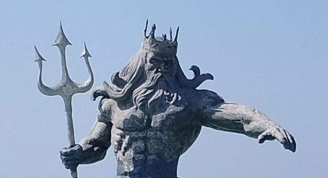 Clausura Profepa la estatua de Poseidón en Progreso, Yucatán