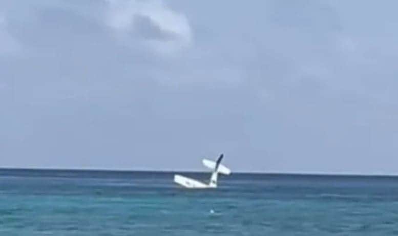 Video: Avioneta cae en el mar de Cozumel; el piloto salió ileso