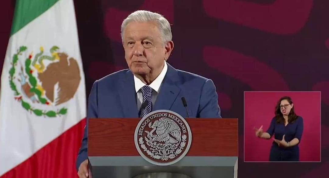 Recomienda AMLO "Feminismo Silencioso", el libro de su esposa Beatriz Gutiérrez Müller