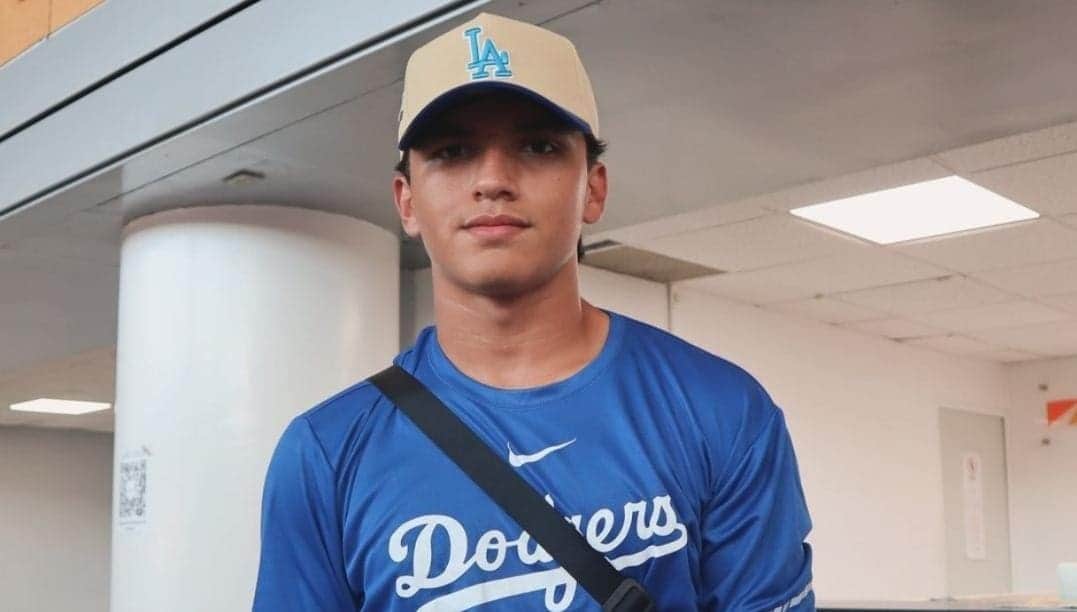 Video: Ezequiel Rivera, beisbolista sinaloense de 14 años, firma con los Dodgers de Los Ángeles