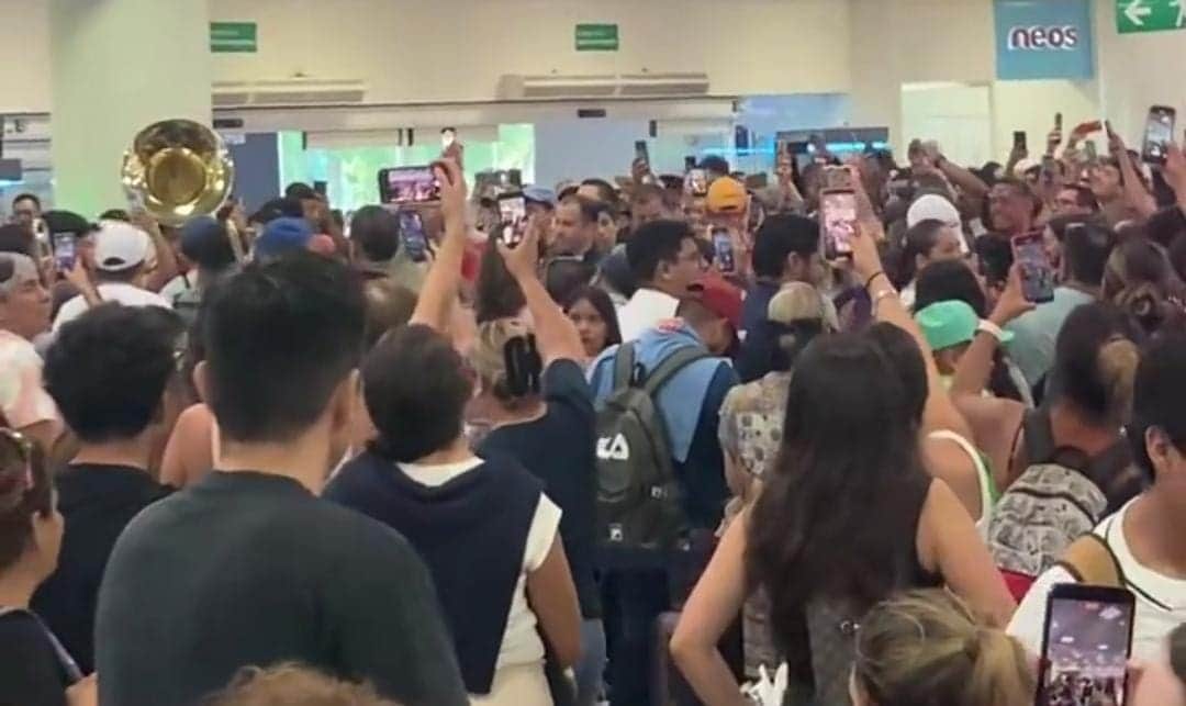 Video: Largas filas en aeropuerto de Cancún por apagón; hay vuelos cancelados y demorados