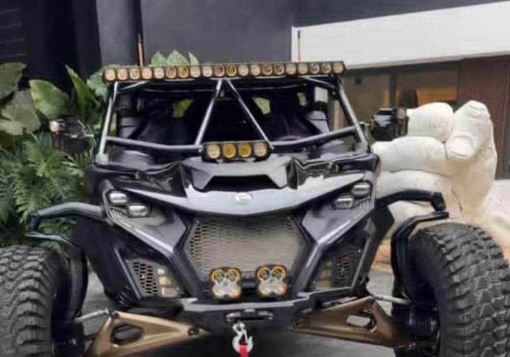 Saúl "Canelo" Álvarez recibe un lujoso y exclusivo vehículo como regalo de cumpleaños