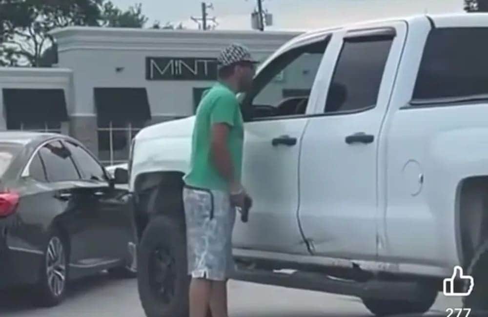 Video: Hombre armado fue asesinado a balazos por un conductor durante una discusión en Estados Unidos