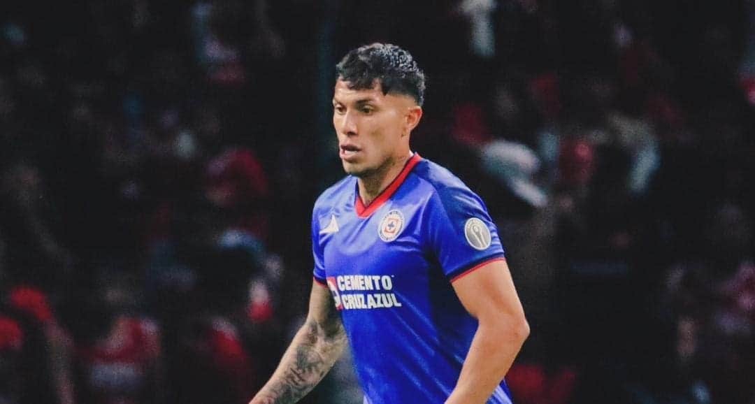 Futbolista Carlos Salcedo rescinde su contrato con Cruz Azul; sigue buscando equipo