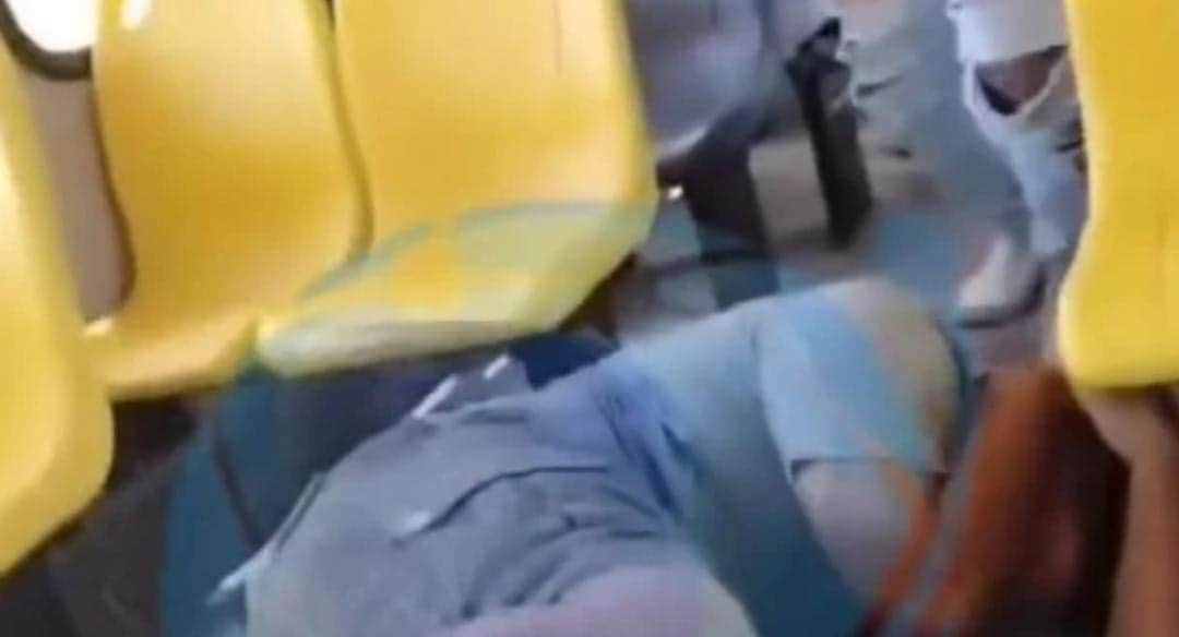 Video: Chofer del transporte público golpea a un joven con discapacidad en Colima