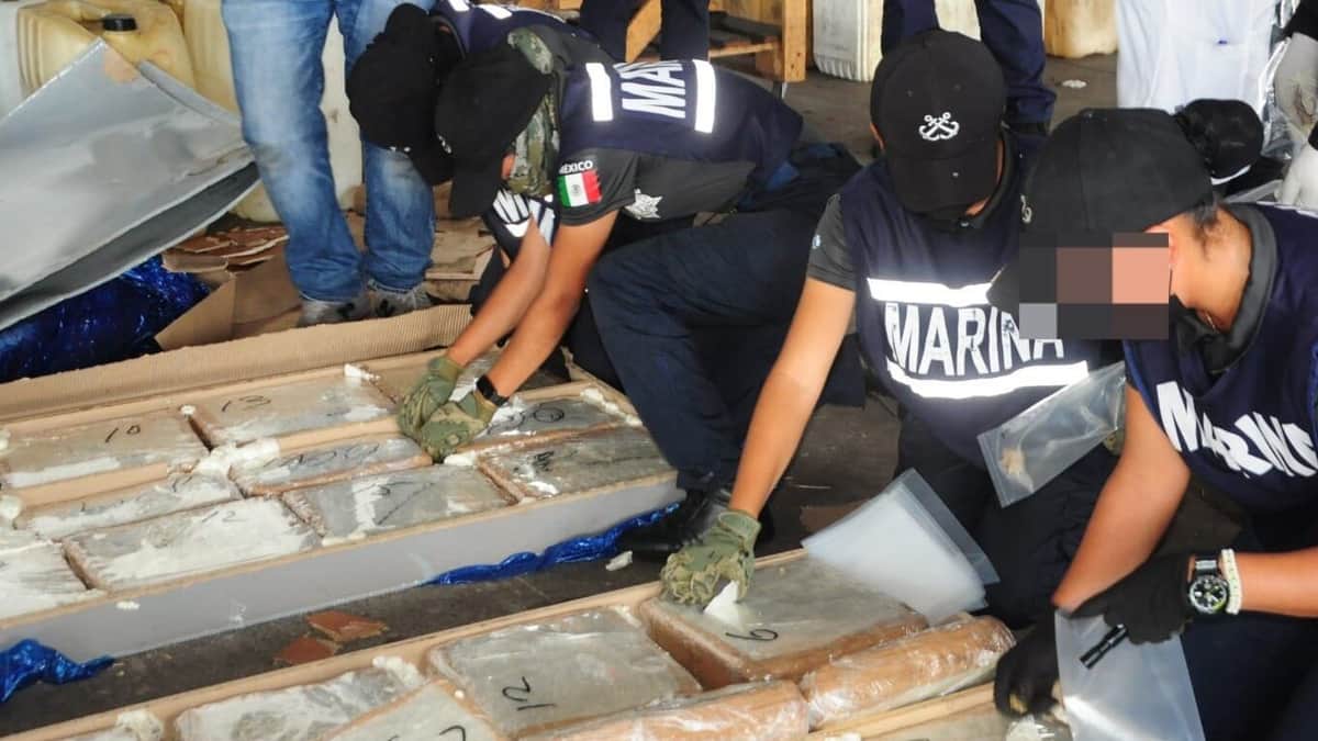 Decomisan en aduana de Veracruz casi siete toneladas de marihuana en puertas de madera