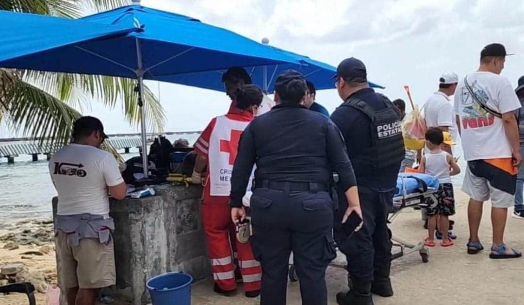 Chocan dos lanchas en Cozumel, capitán se distrajo con su celular; hay una lesionada