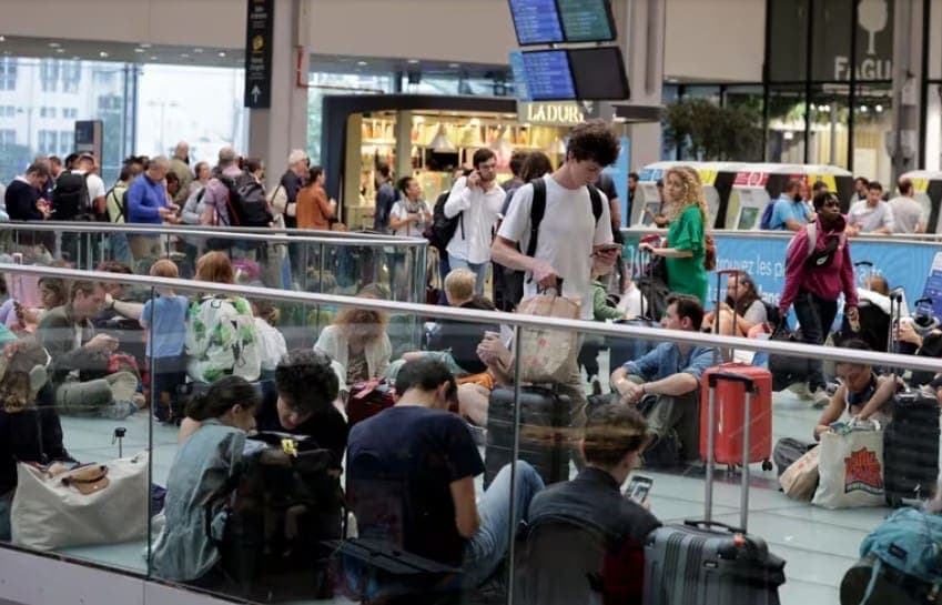 Sabotean red de trenes de París horas antes de la inauguración de los Juegos Olímpicos