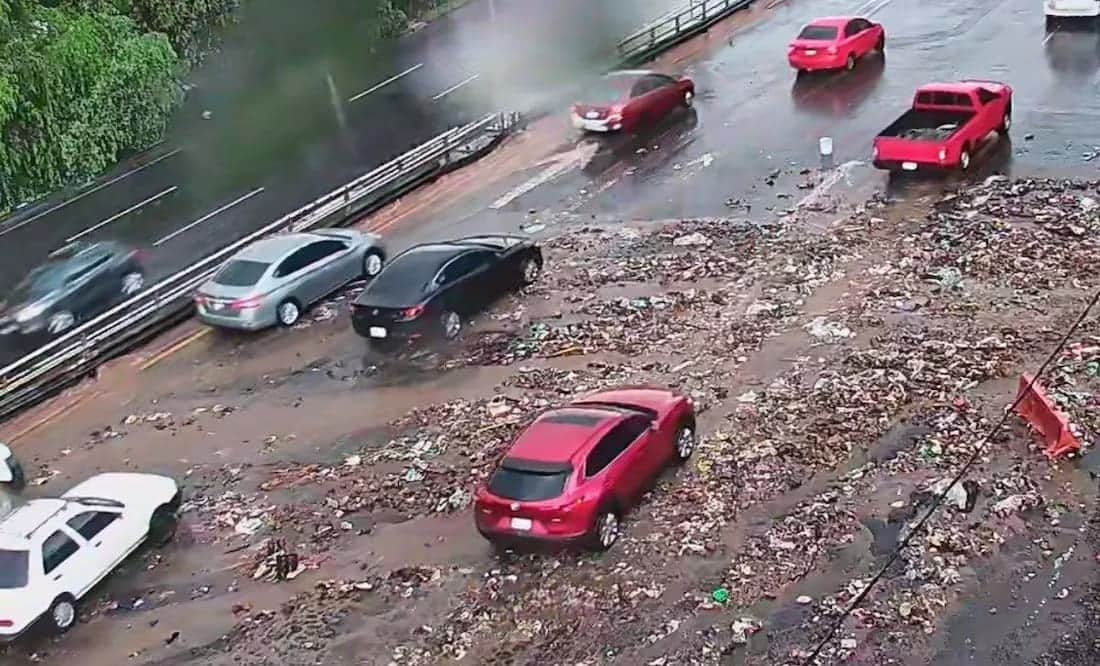 VIDEO: Deslizamiento de tierra bloquea circulación en autopista México-Pachuca