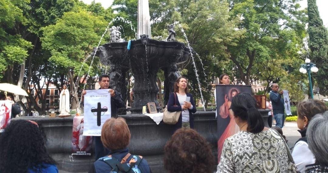 Video: Rezan el rosario en zócalo de Puebla en protesta por inauguración de Juegos Olímpicos París 2024