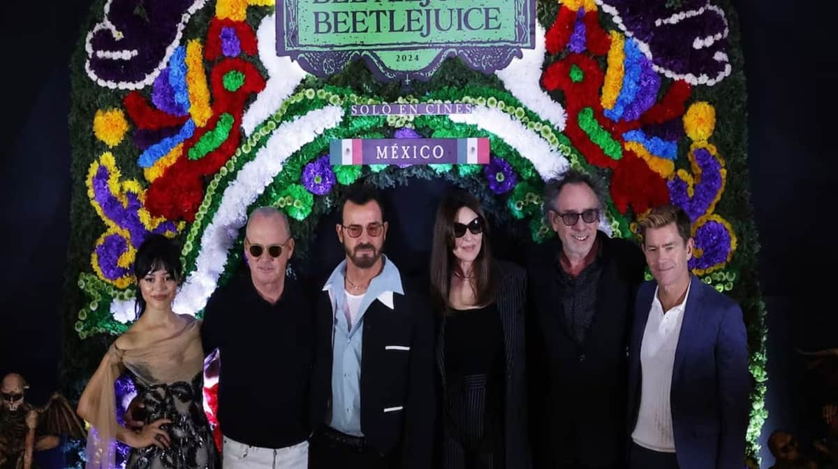 Tim Burton y elenco de 'Beetlejuice' llegan a México, promocionan secuela