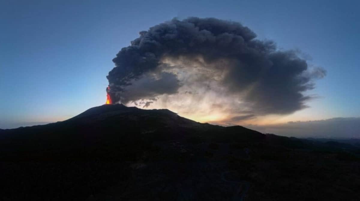 Volcán Etna en Europa entra en erupción, aeropuertos desvían vuelos