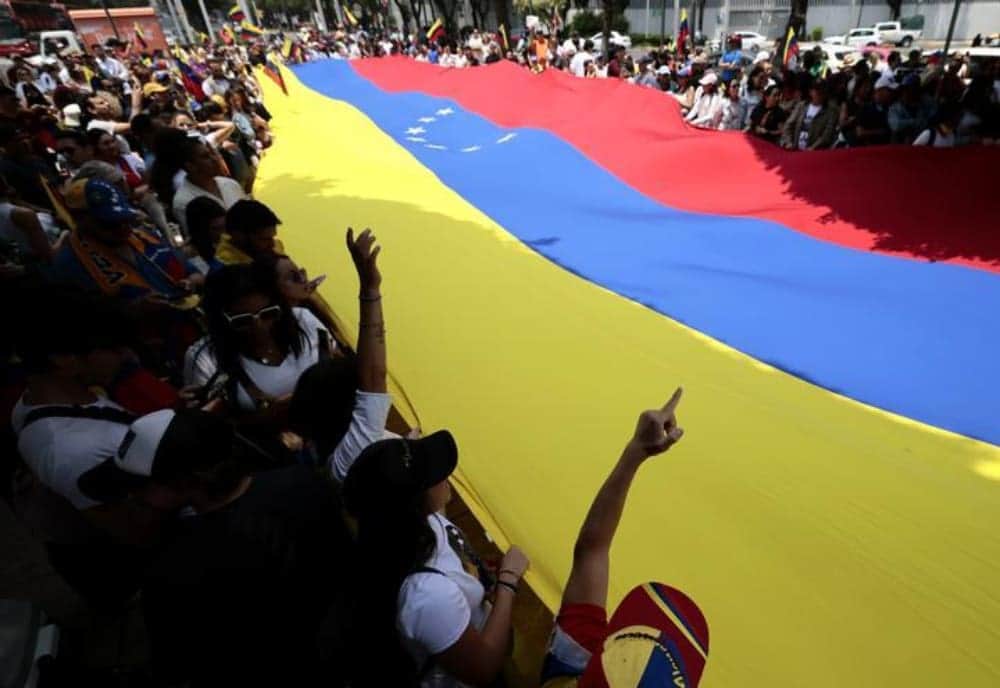 Video: Cientos de venezolanos protestaron contra Nicolás Maduro en la glorieta de Simón Bolívar, CDMX