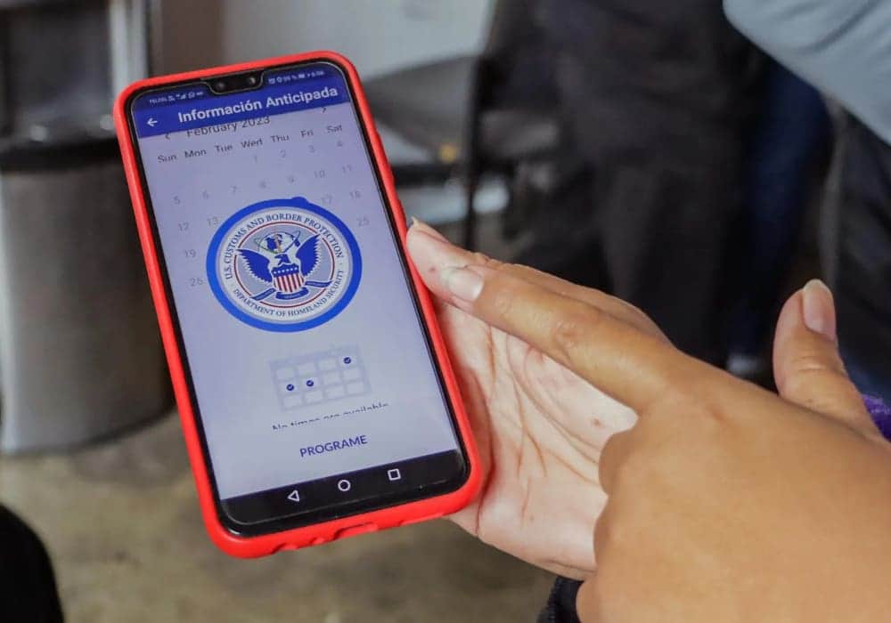 EE. UU. ampliará acceso de la aplicación para tramitar citas de asilo hasta Chiapas y Tabasco