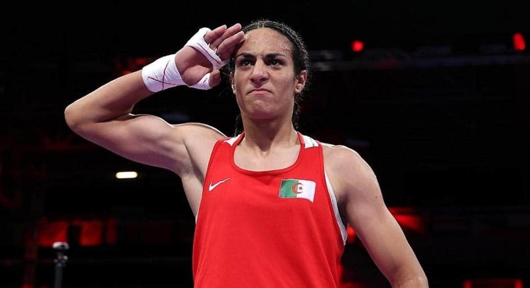 Boxeadora argelina Imane Khelif avanza en París 2024 y va por la medalla de oro
