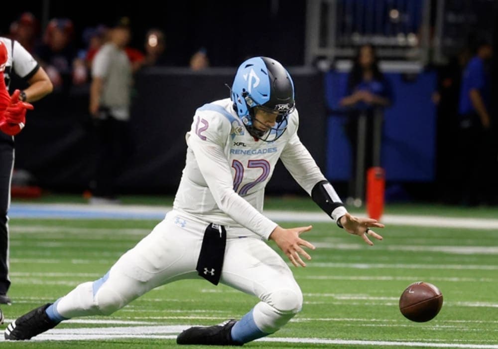 Los Ángeles Chargers firman a Luis Pérez, mariscal de campo de origen mexicano