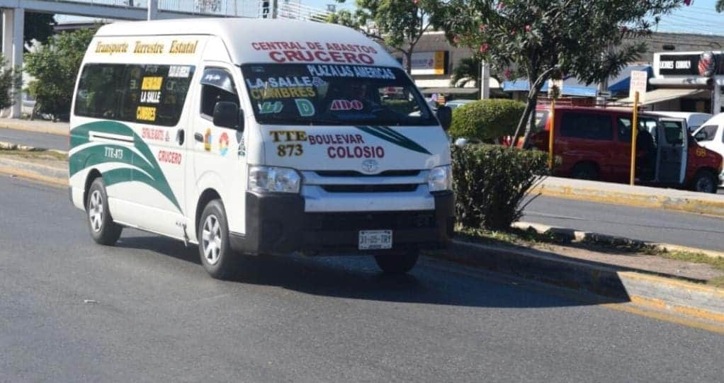 Asesinan al chofer de una combi de transporte público en Cancún