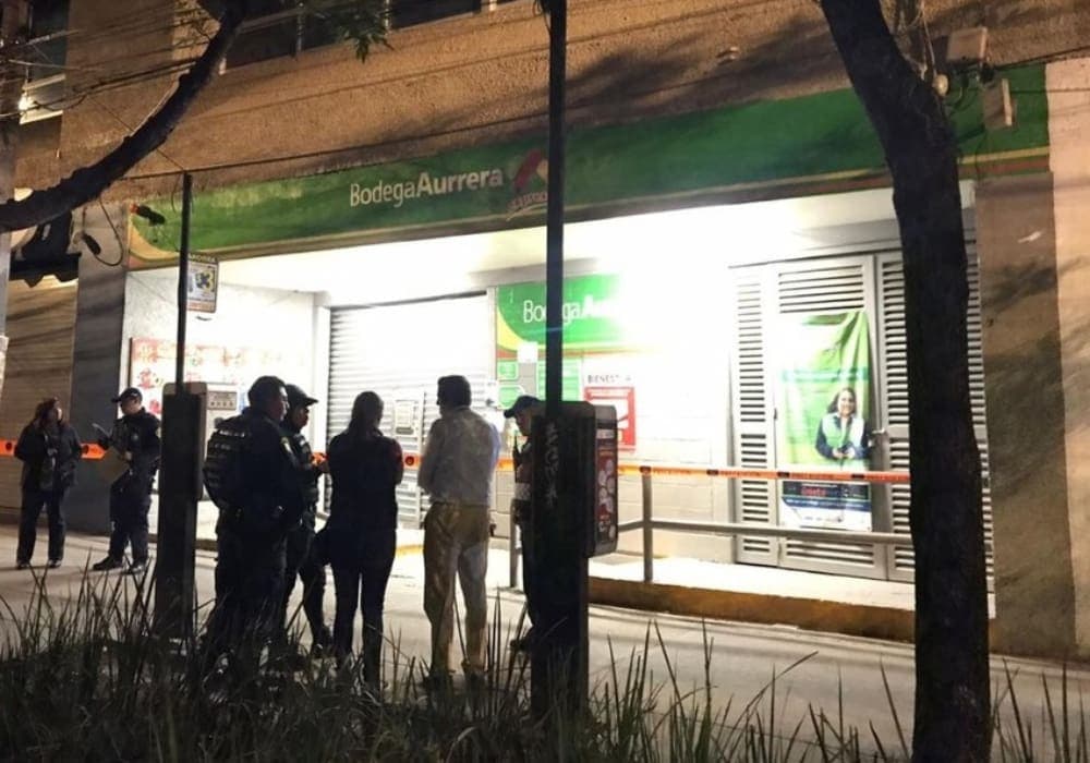 Detienen a sujeto que se robó una tanga y armó un pleito en una tienda de Iztacalco, CDMX