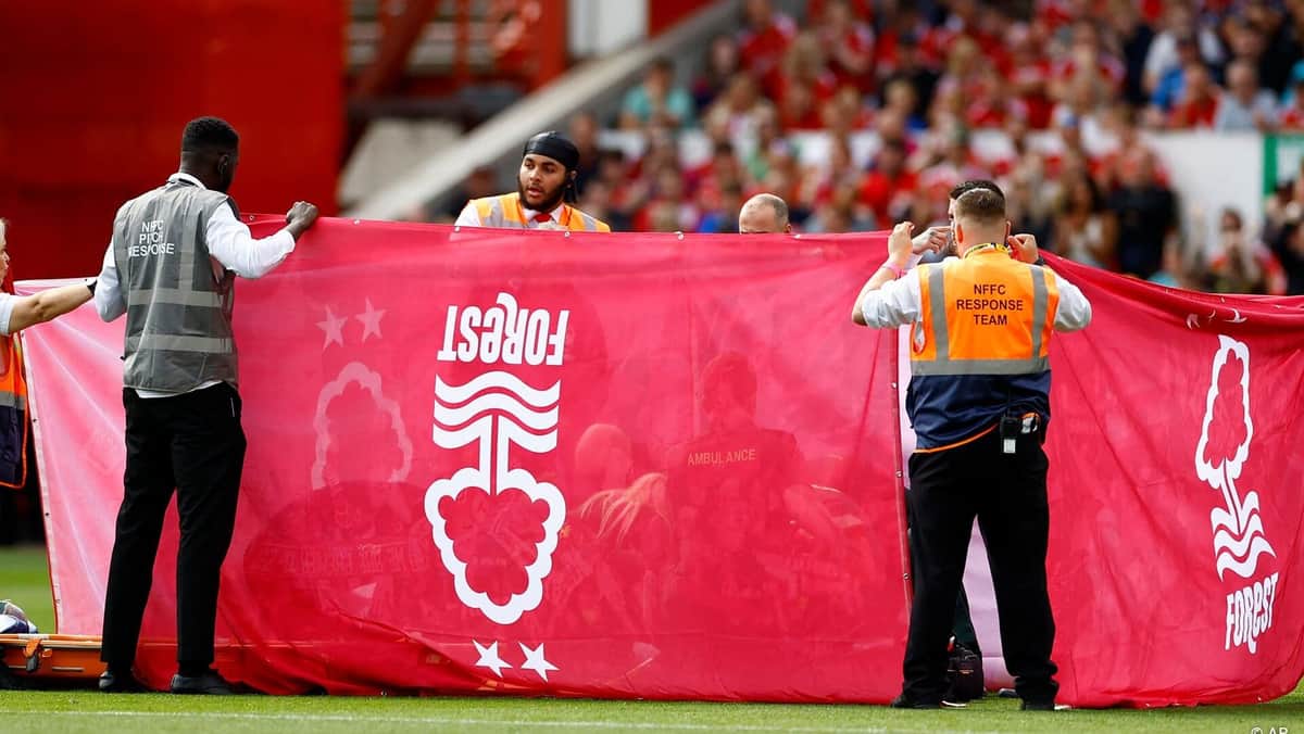 Video: Futbolista brasileño Danilo sufre escalofriante lesión; tuvieron que cubrirlo con una lona