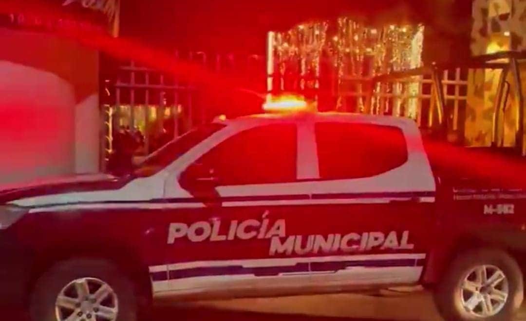 Menores se intoxican por beber alcohol adulterado en fiesta clandestina en Puebla