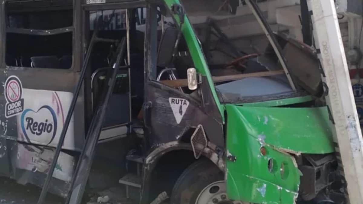 Unidades de transporte público chocan y dejan dos muertos y 11 heridos en la CDMX